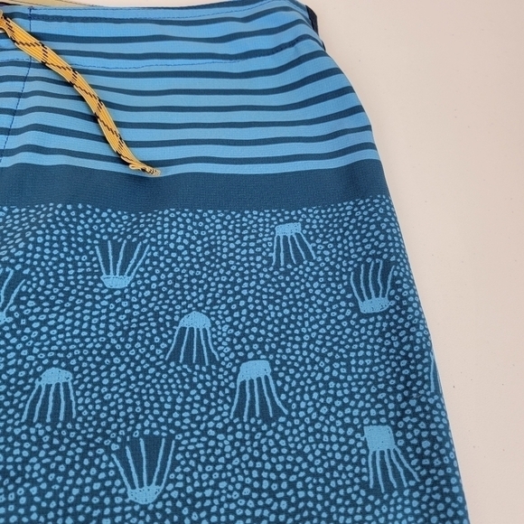 Patagonia Blue And Yellow Stretch Plaining Swim/Boardshorts Sz 32 (M) NWOT - Picture 13 of 15